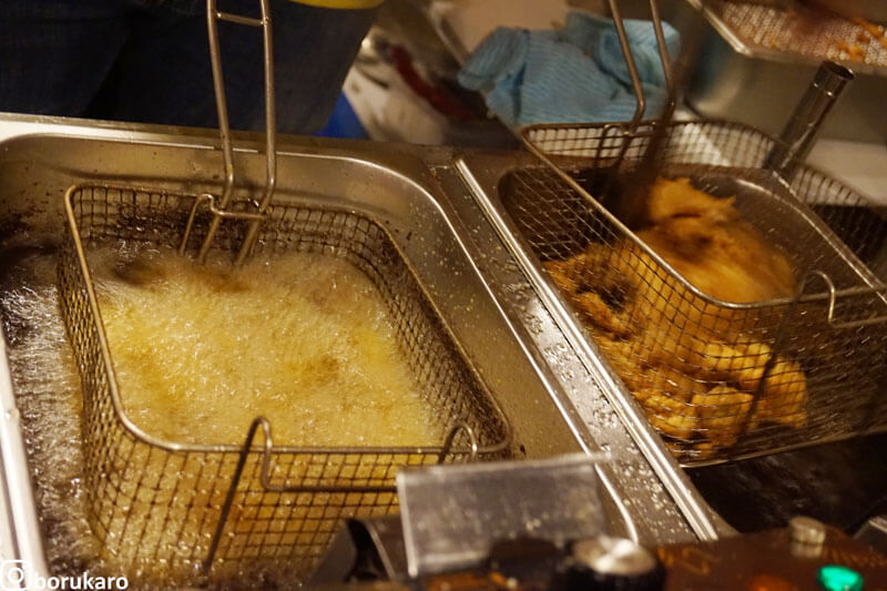 Proses penggorengan Karaage