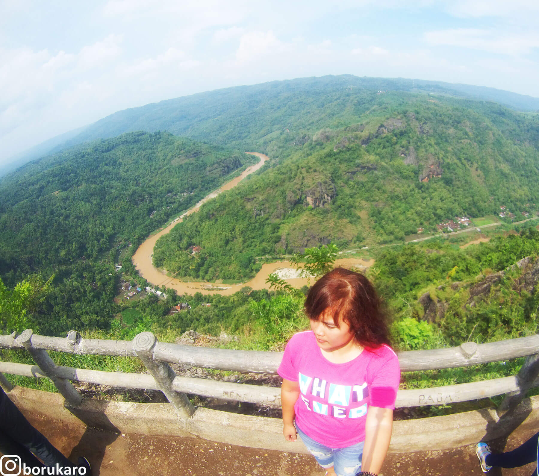 Memandang Sungai Oyo dari Puncak Kebun Buah Mangunan